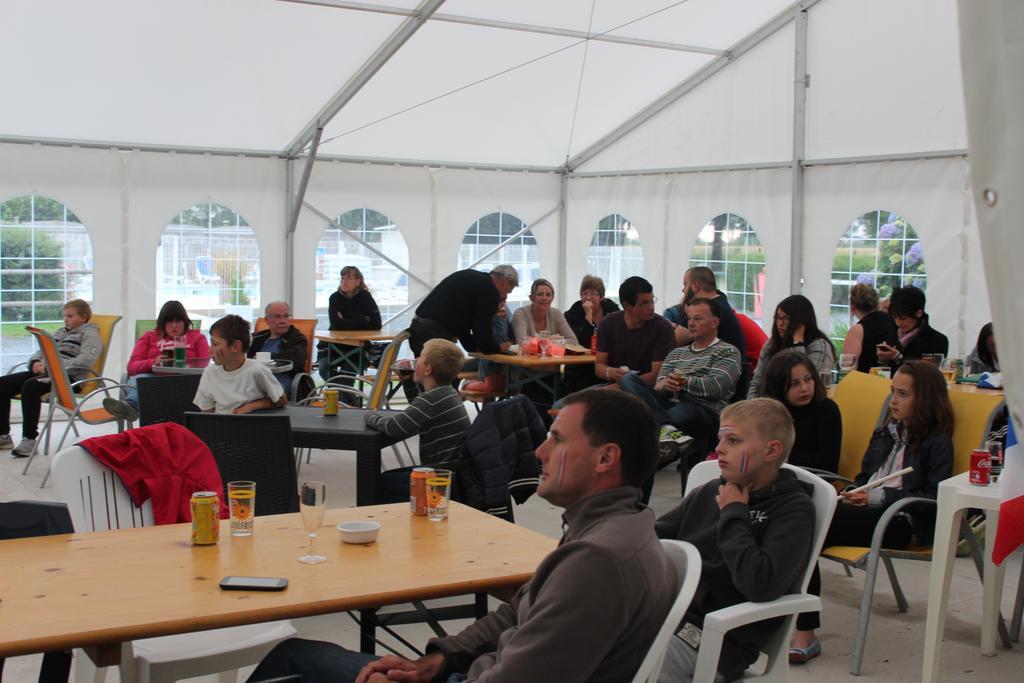 Camping Le Clos De Balleroy Eksteriør billede