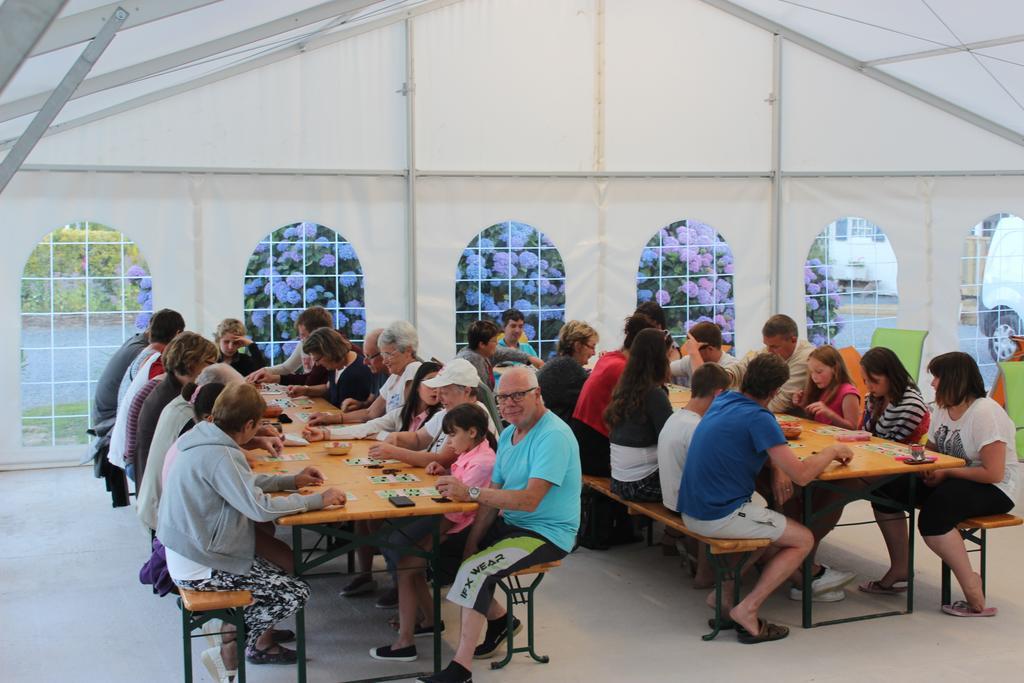 Camping Le Clos De Balleroy Eksteriør billede