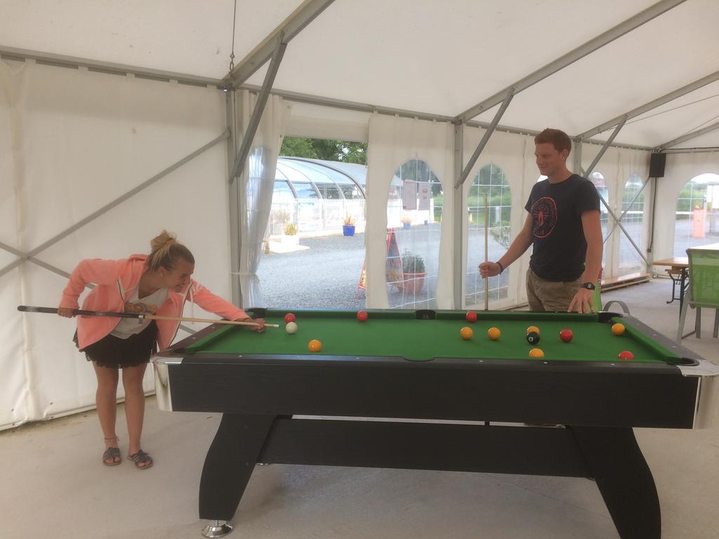 Camping Le Clos De Balleroy Eksteriør billede