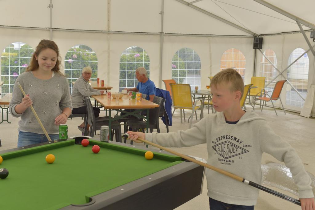 Camping Le Clos De Balleroy Eksteriør billede