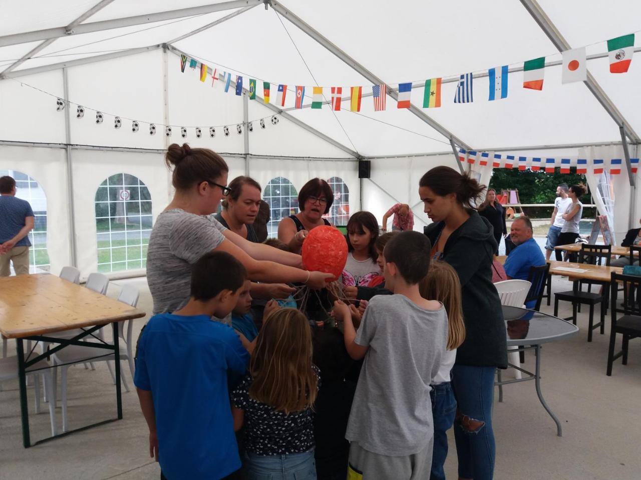 Camping Le Clos De Balleroy Eksteriør billede
