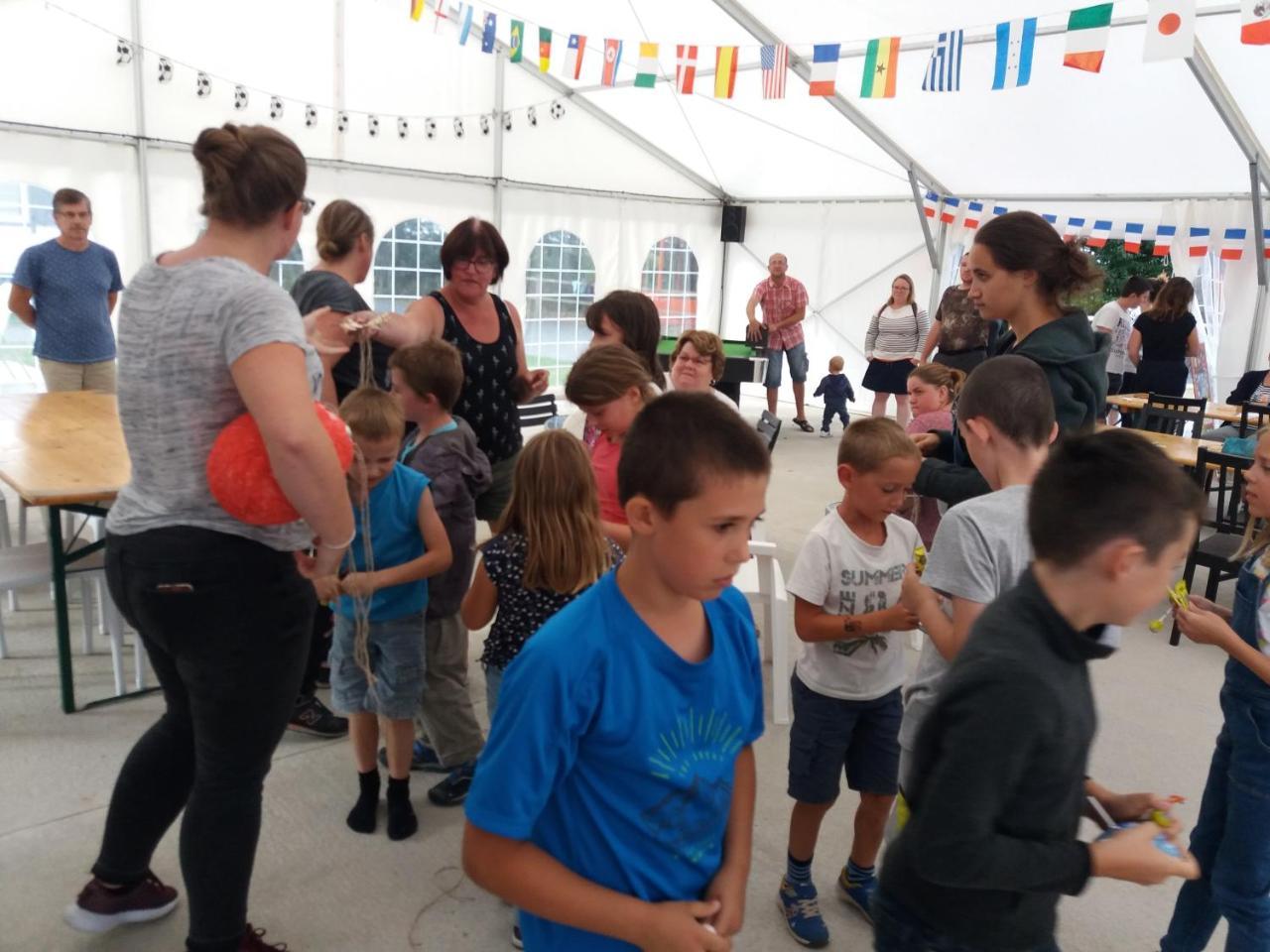 Camping Le Clos De Balleroy Eksteriør billede